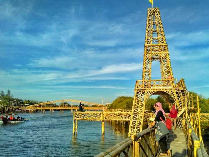 jembatan mangrove wanatirta