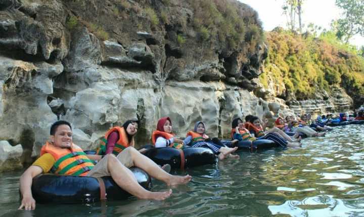 goa pindul cave tubing