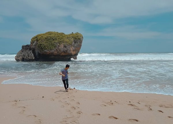 Pantai Ngrawe 