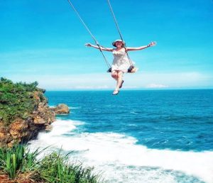 Teras Kaca Pantai Nguluran Gunung Kidul Yogyakarta