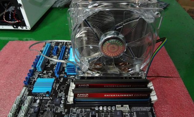 Jelaskan Apa Fungsi dari Motherboard